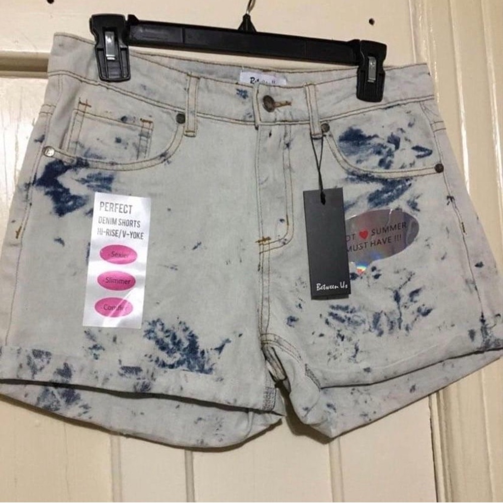 Between us high rise bleached juniors’s shorts size 7